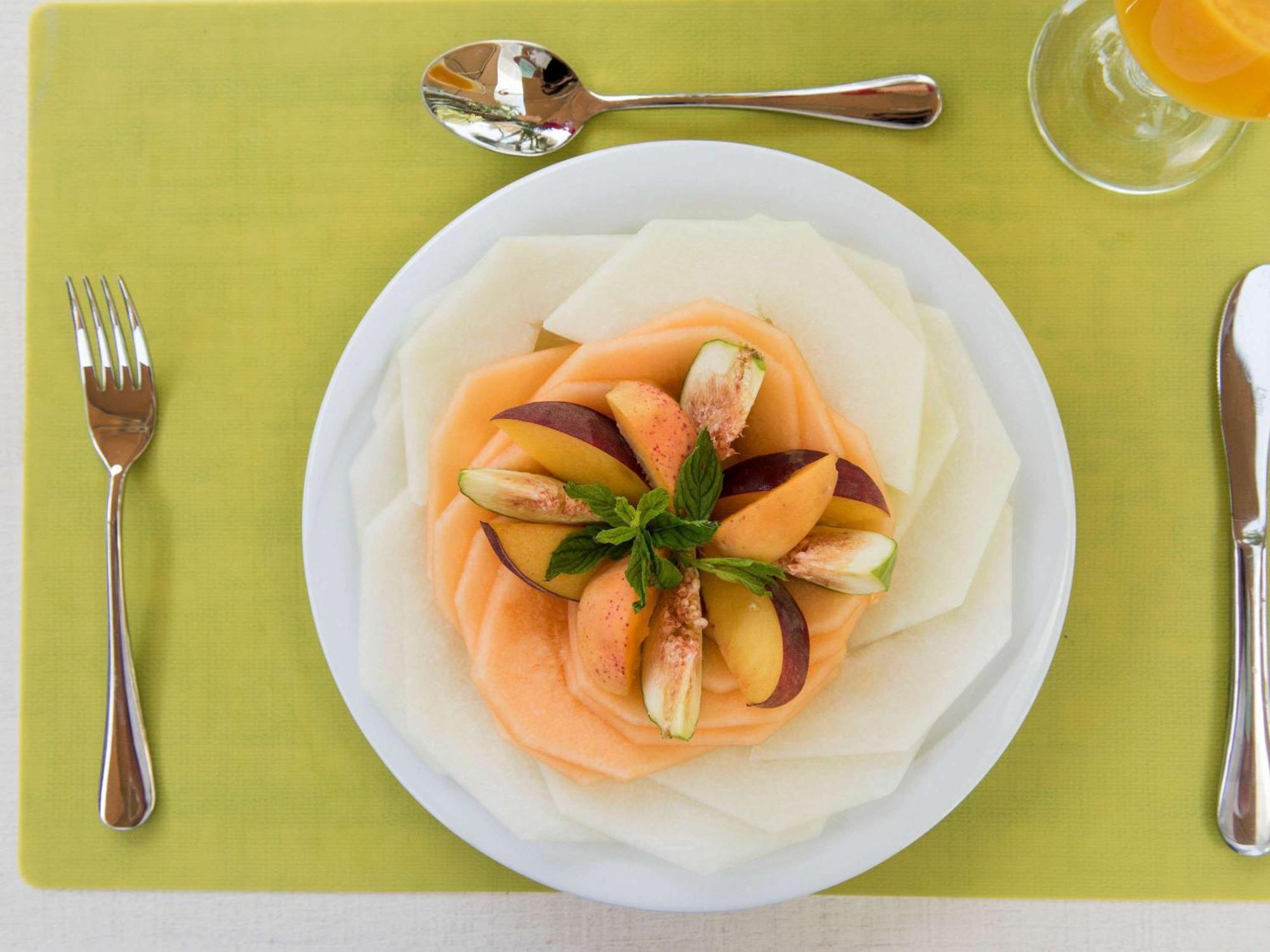 Hotel Mercure Alger Aéroport Dar el Beïda Esterno foto Fruit salad
