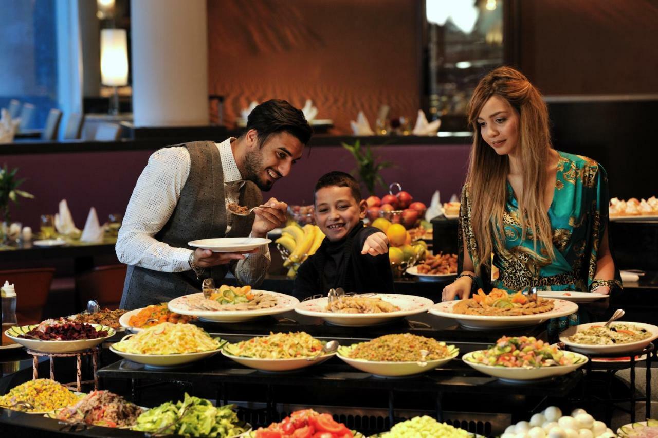 Hotel Mercure Alger Aéroport Dar el Beïda Esterno foto A buffet at a hotel in Dubai