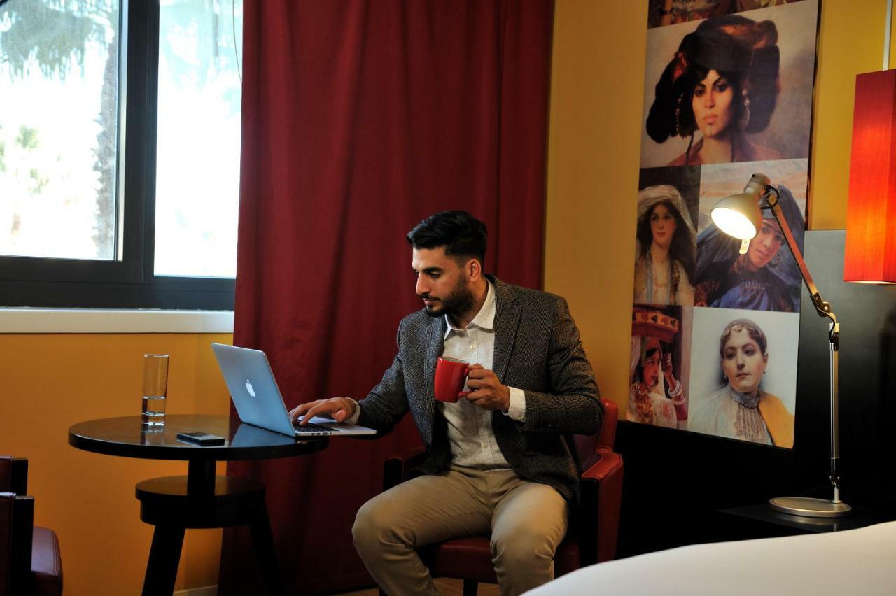 Hotel Mercure Alger Aéroport Dar el Beïda Esterno foto Aarti in his studio